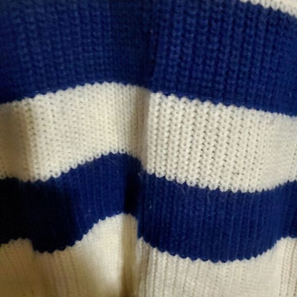 Hooked Up White Emoji Sweater Size Large - Picture 6 of 7